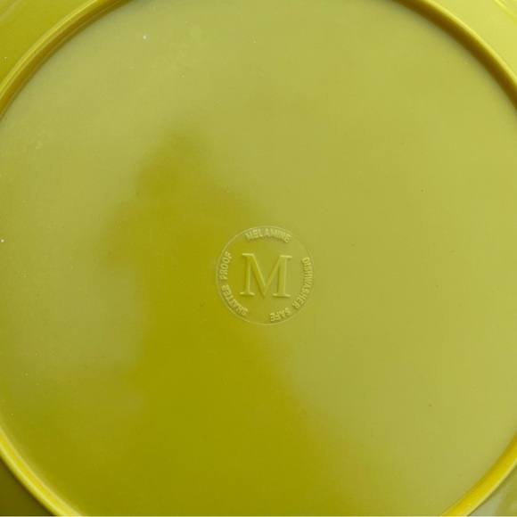 Melange 18-Piece Melamine “Solids Collection” Dinnerware Set - Yellow - Picture 5 of 5